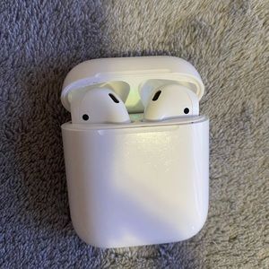 Apple AirPods (Gen 2)